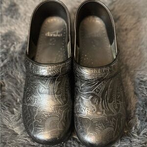 Dansko Black Embossed Mules size 40 (US 9)